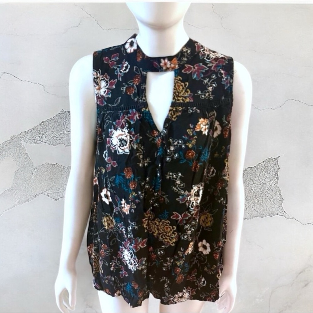Floral Sleeveless Keyhole Top